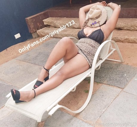 priyablr123 nude model pic