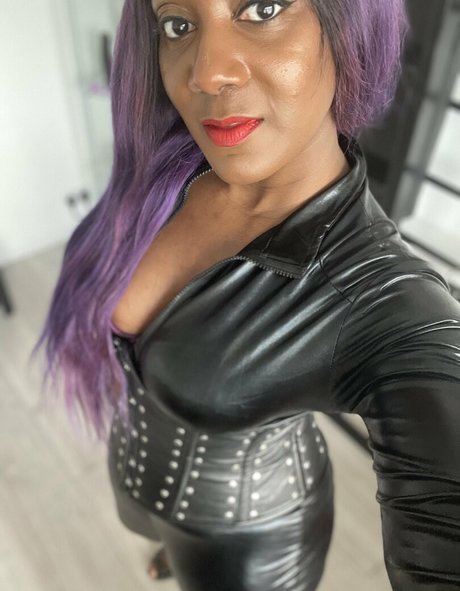 mslorraineldn model exclusive photos