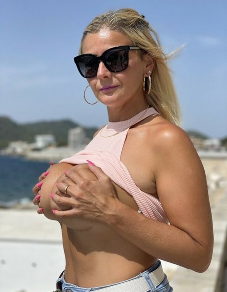 Lady Dina actress image