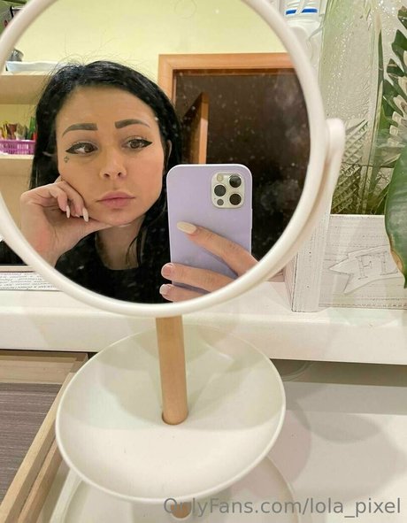 lola pixel free model pictures