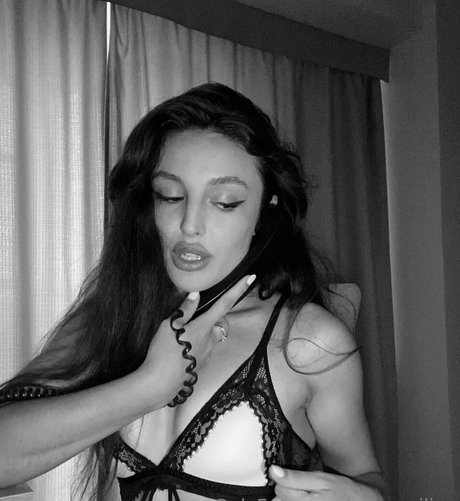 onlyemiliaa model high quality images