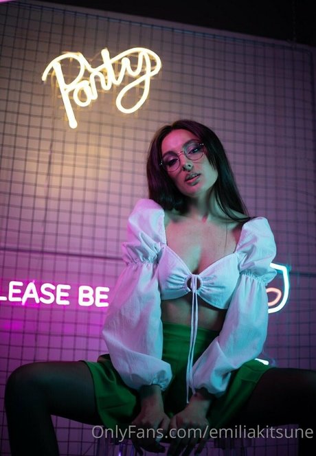 onlyemiliaa pornographic actress gallery