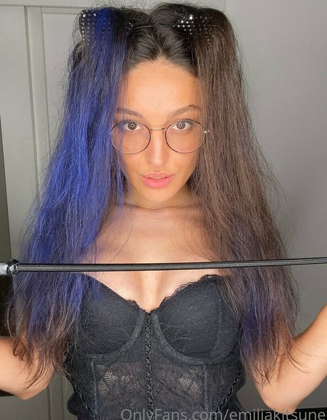 onlyemiliaa star top photos