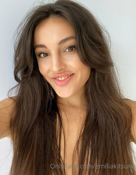 onlyemiliaa pornstar nude archive