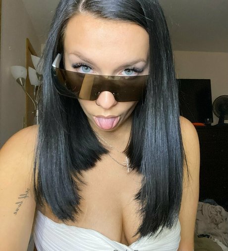 jaderayxo model top picture