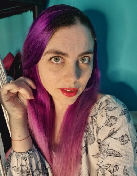 ayaqueenil model free image