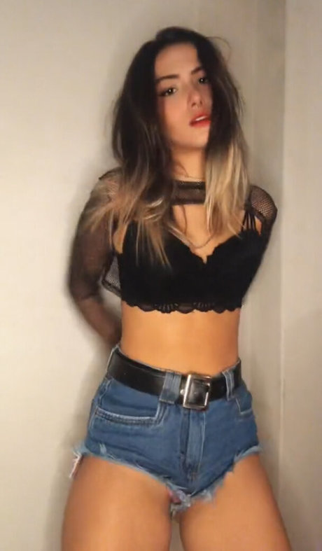 Sophia Bigo naked model pics