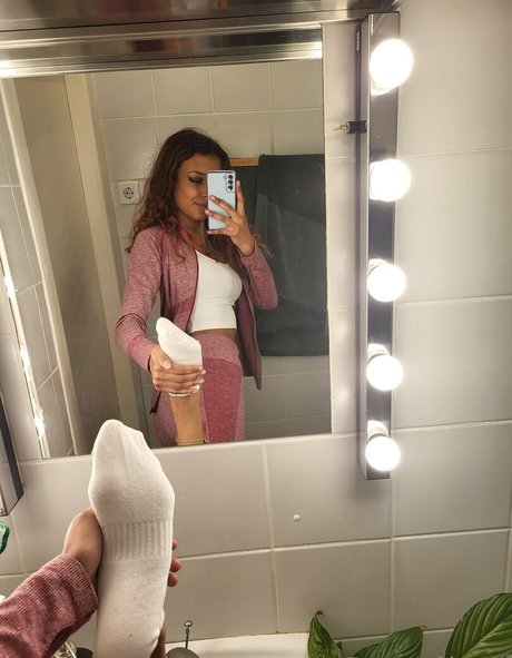 hope feet adult actress photo