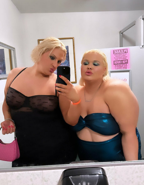 naomi4free model art galleries