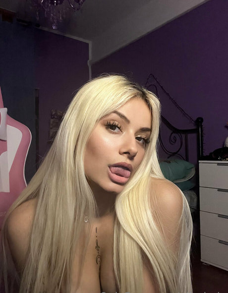 alisshale model exclusive picture