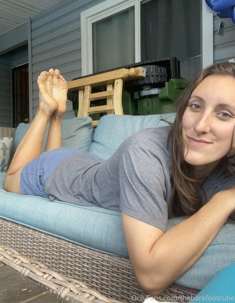 thebarefootcutie model naked photos