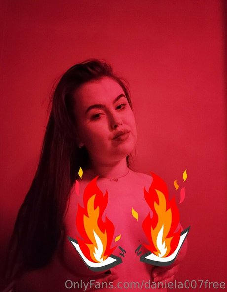 daniela007free model top images