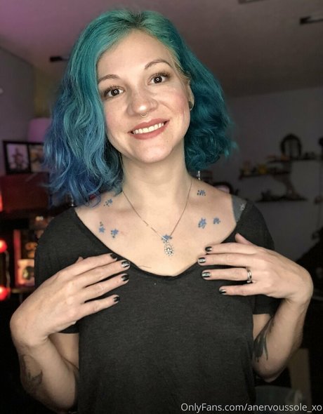 anervoussole xo beautiful model photo