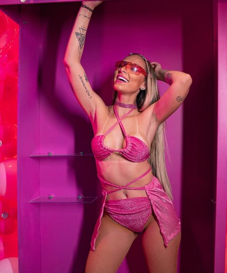 Paloma Lopes star pretty photos