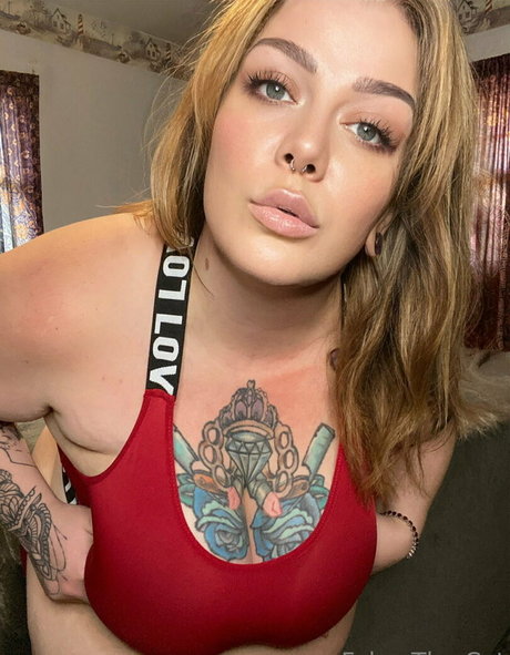 felyxfree nude model img