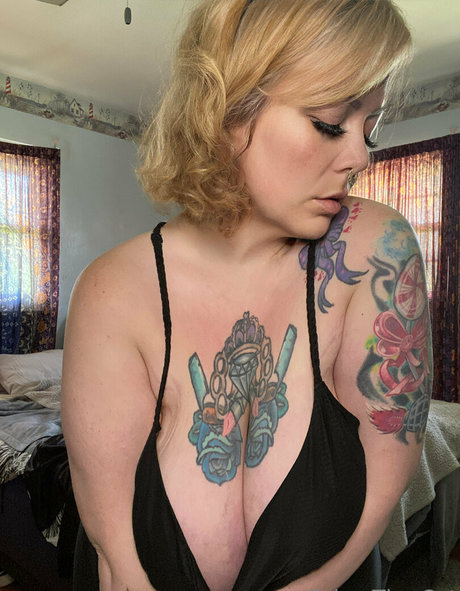 felyxfree sexy model pic