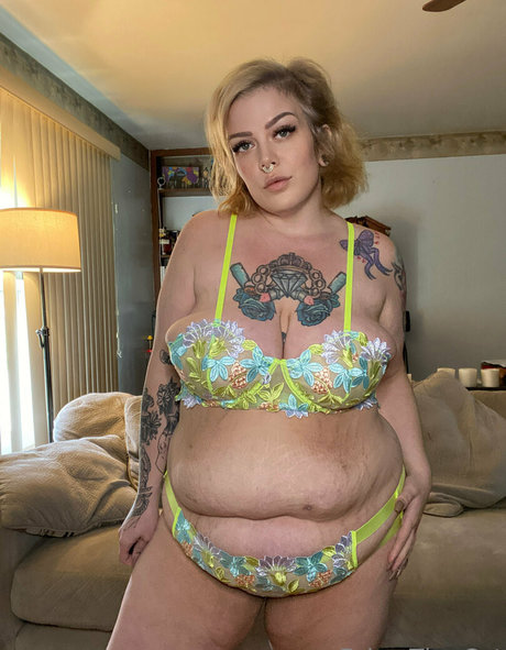 felyxfree adult model img