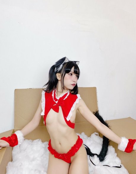 Joyce Poring model erotic images