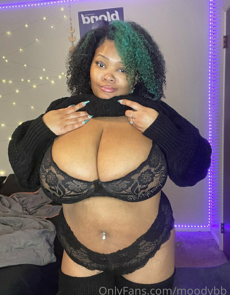 moodybb model exclusive pictures