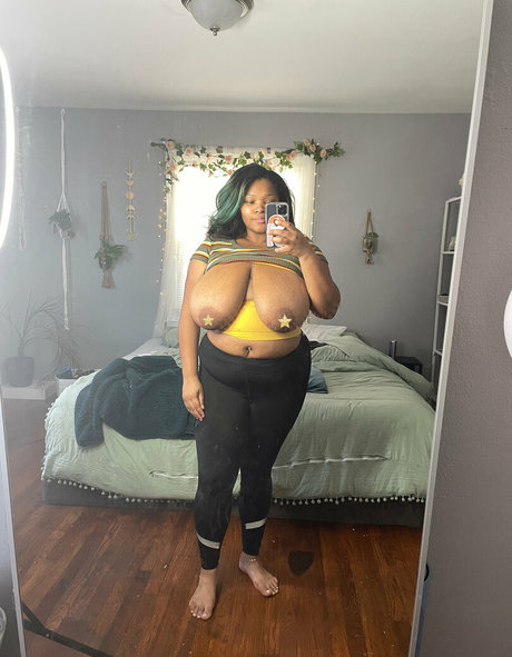 moodybb model high quality picture