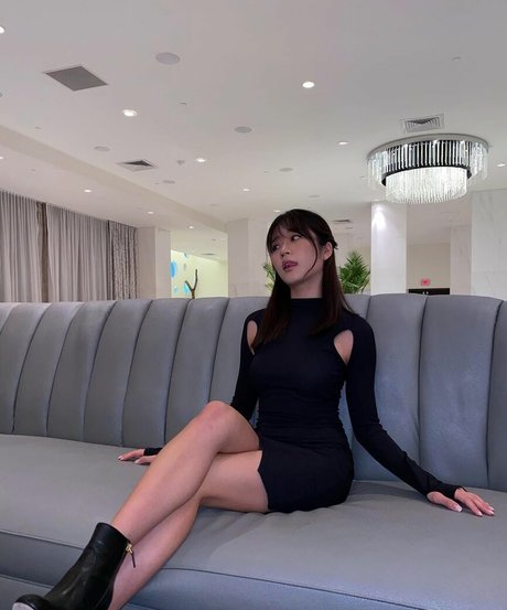 Evelyn Ha best model image