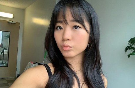 Evelyn Ha pornstar photos