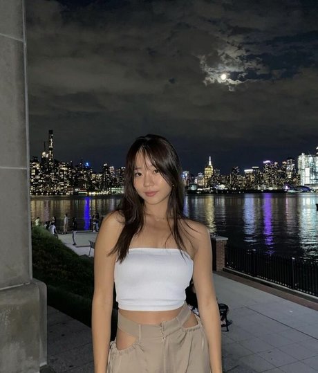 Evelyn Ha model hd image