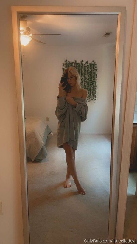 nakedella model sex picture