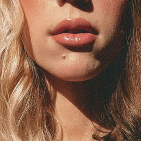 nakedella model perfect pic