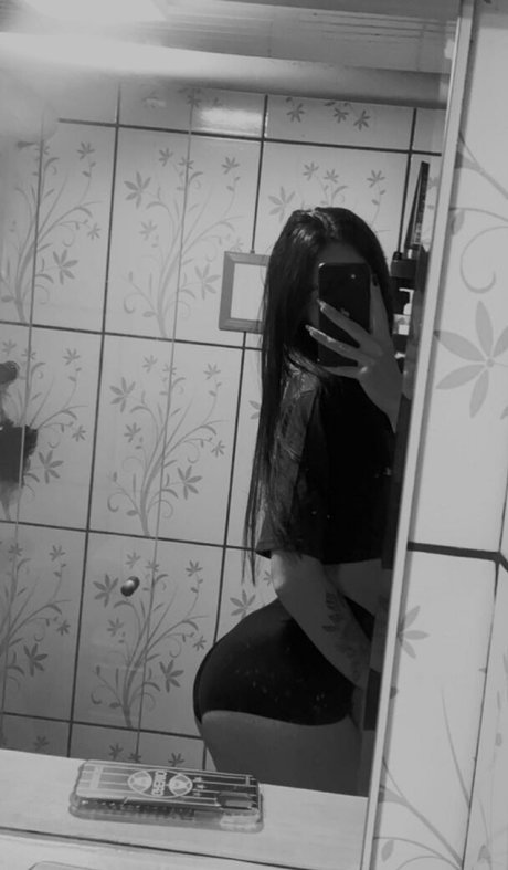 oliveiiranatt model hot photos