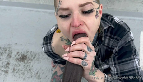 midwestthangs pornstar sexy photo