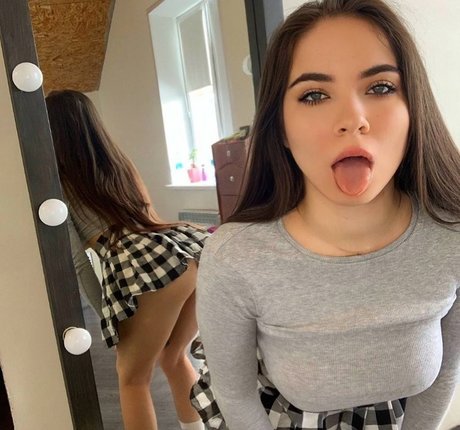 tiynmay xxx actress photos