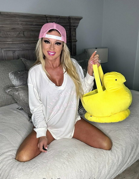 huge shemale onlyfans sexy images