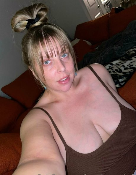 voracious v erotic model pics