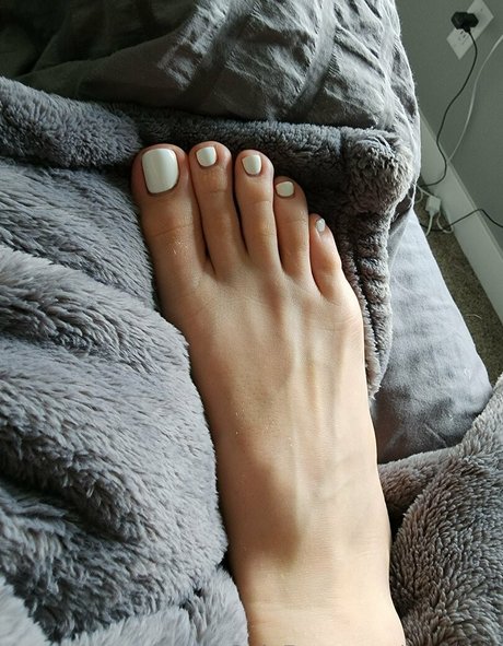 Goddess KT pretty model pics