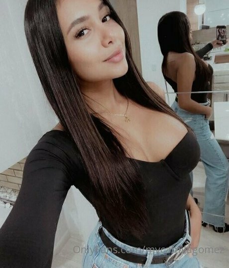 mycamilagomez model art photo