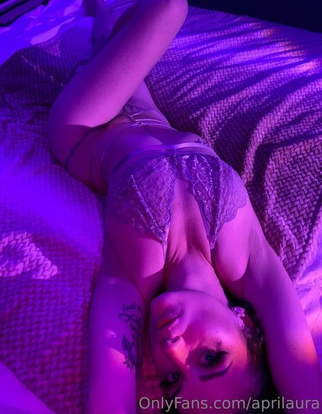 aprilaura erotic model image