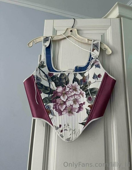 lilly lil art model image