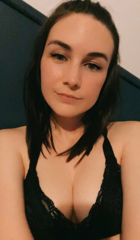 embertay beautiful actress pic