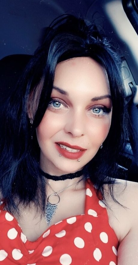 wyldestardust model top pic