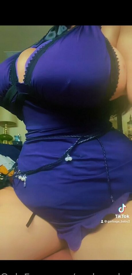 garbagebaby222 erotic model img