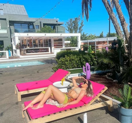 Molly Marsh star naked photos