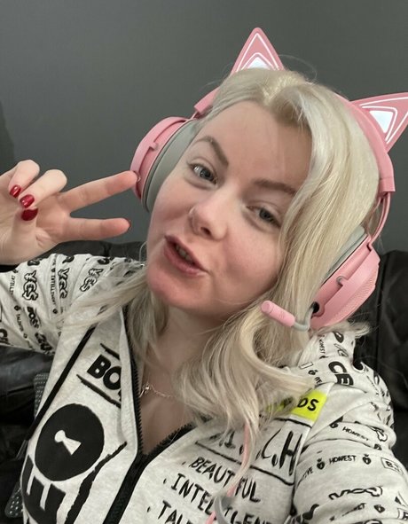 curvydanni pornstar pretty pics