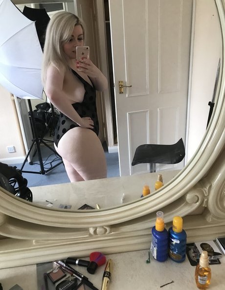 curvydanni pornographic model gallery