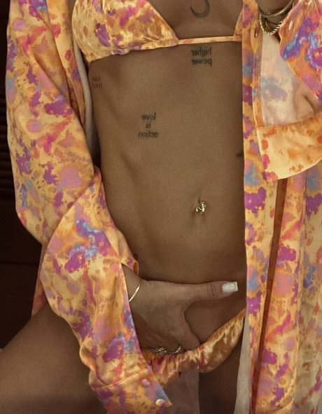 Aiza Dolmatova model free images