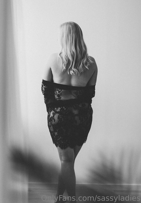 sassyladies beautiful model photo