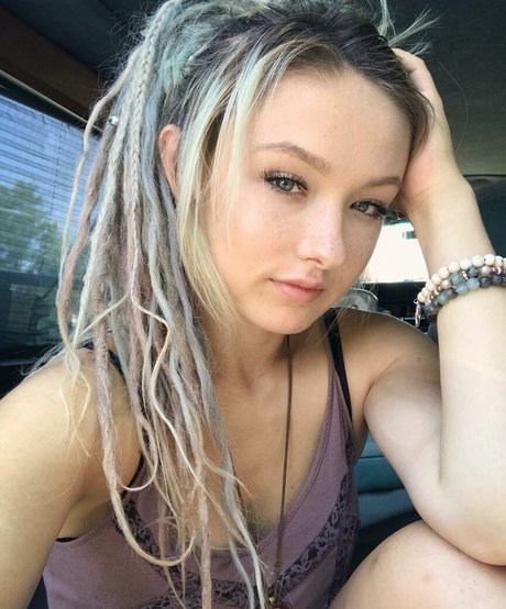 BluTube pornstar art pic