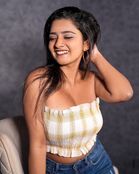 Suhana Khan high quality actress image