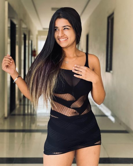 Suhana Khan beautiful pornstar pic