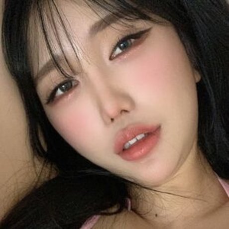 Yunjini sexy model gallery